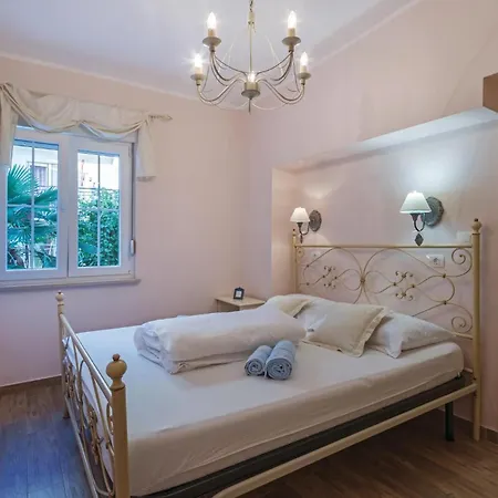Nice Apartment In Pula With Kitchen *