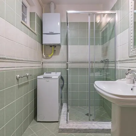 Nice Apartment In Pula With Kitchen Apartment *