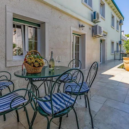 Nice Apartment In Pula With Kitchen