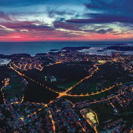 Nice Apartment In Pula With Kitchen Apartment *