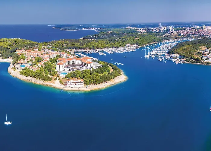 Lejlighed In With Kitchen Pula