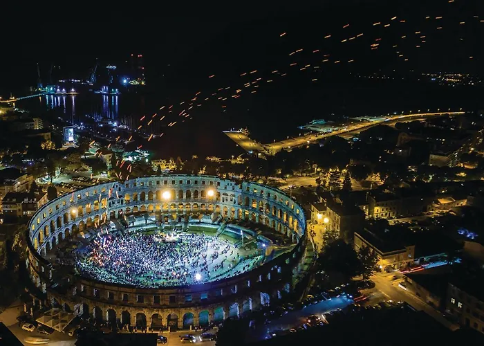 In With Kitchen Pula